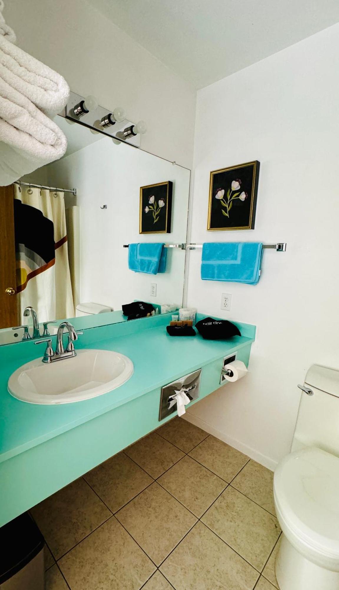 The Sierra Motel Травърс Сити Екстериор снимка
