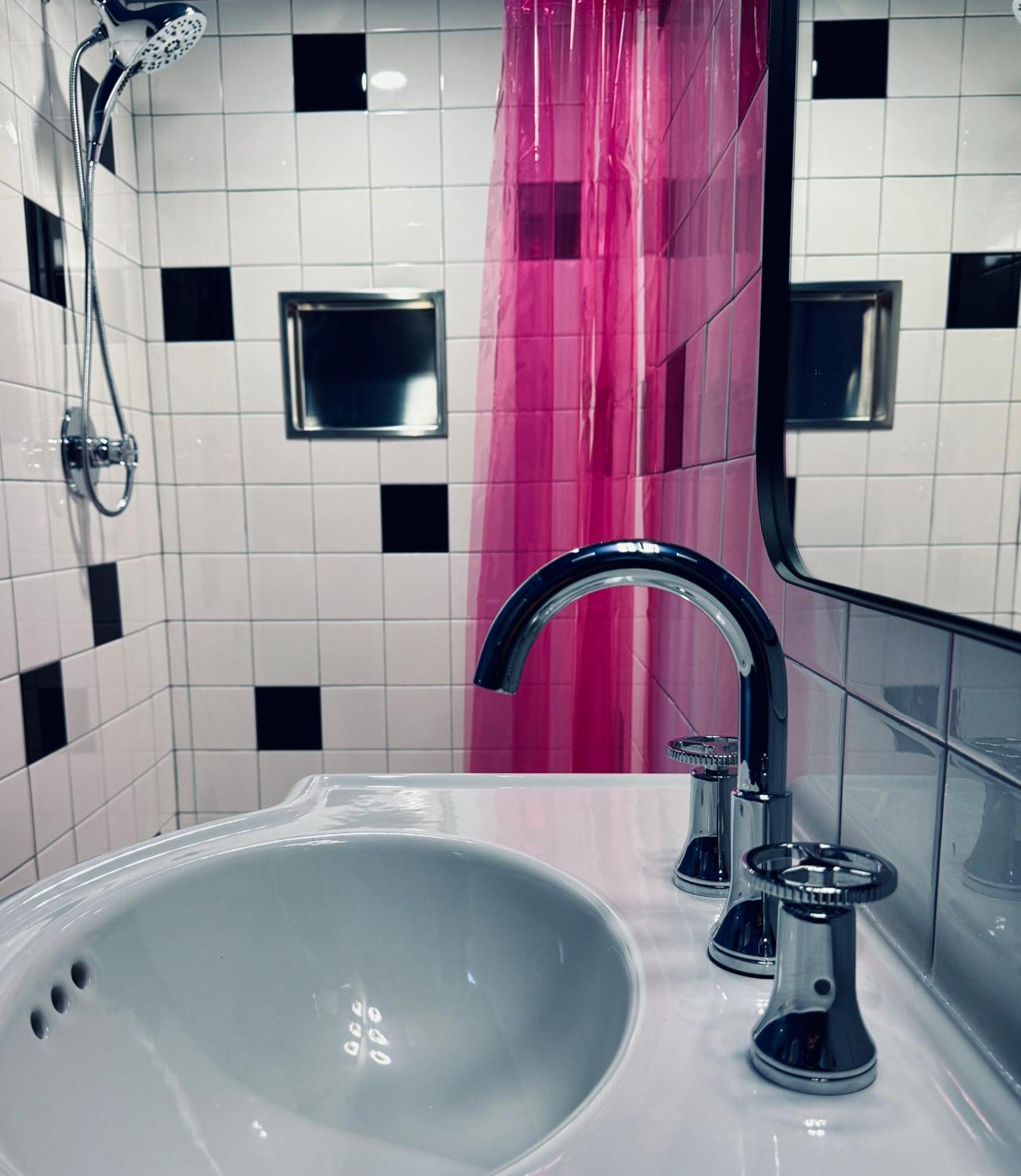 The Sierra Motel Травърс Сити Екстериор снимка