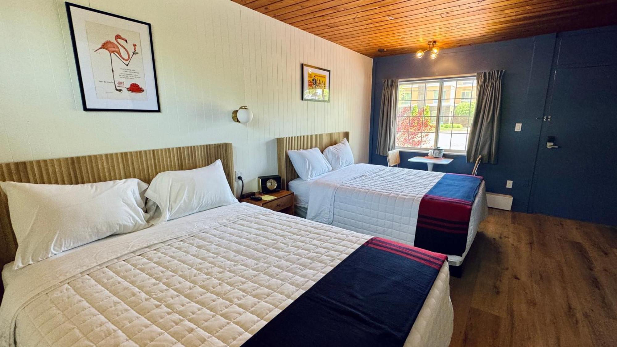 The Sierra Motel Травърс Сити Екстериор снимка