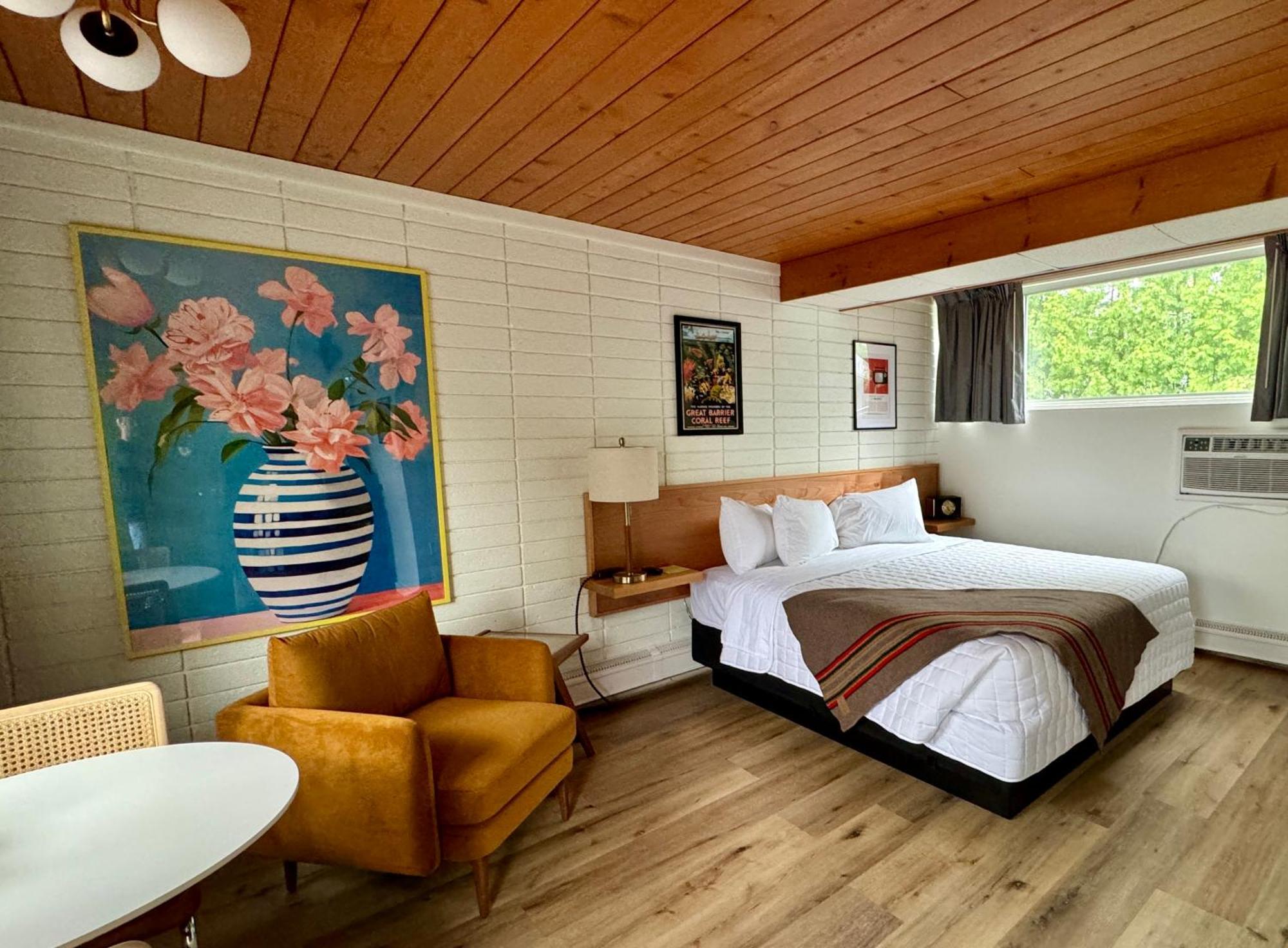 The Sierra Motel Травърс Сити Екстериор снимка