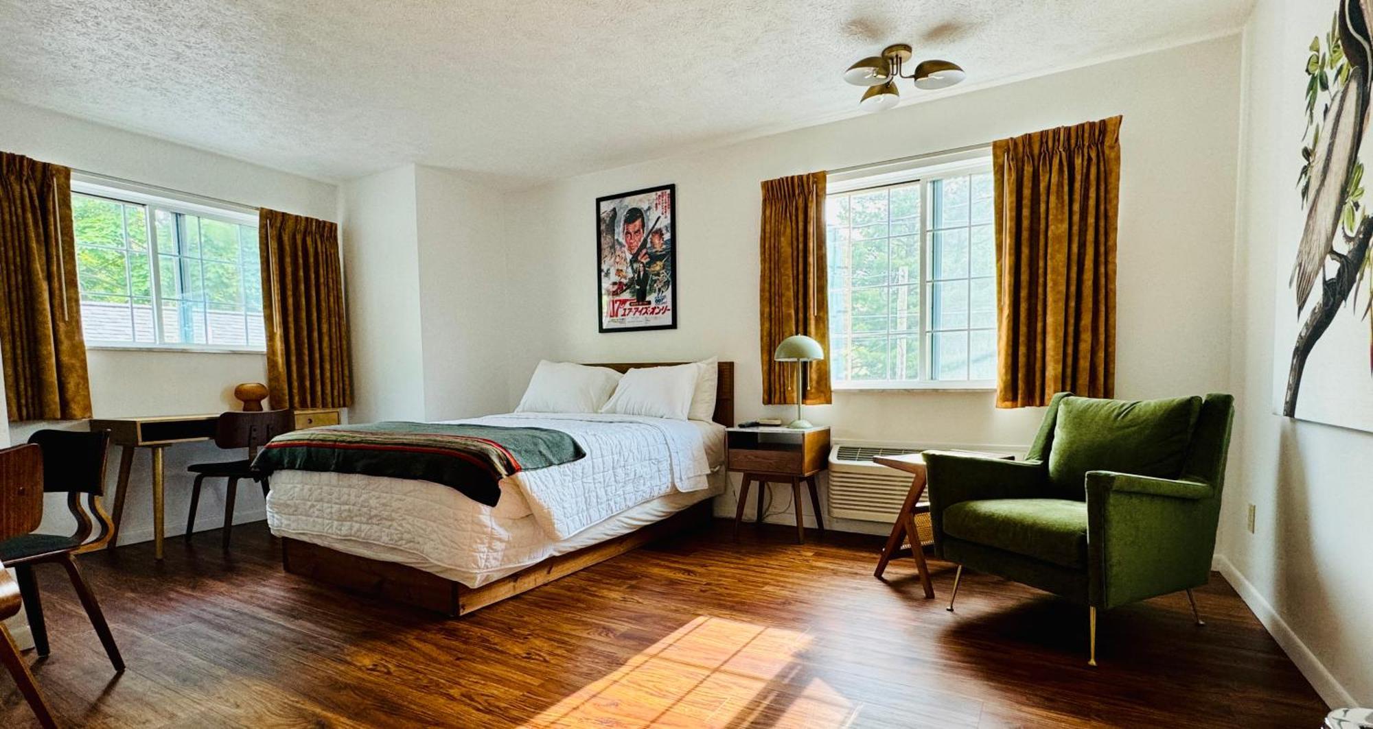 The Sierra Motel Травърс Сити Екстериор снимка