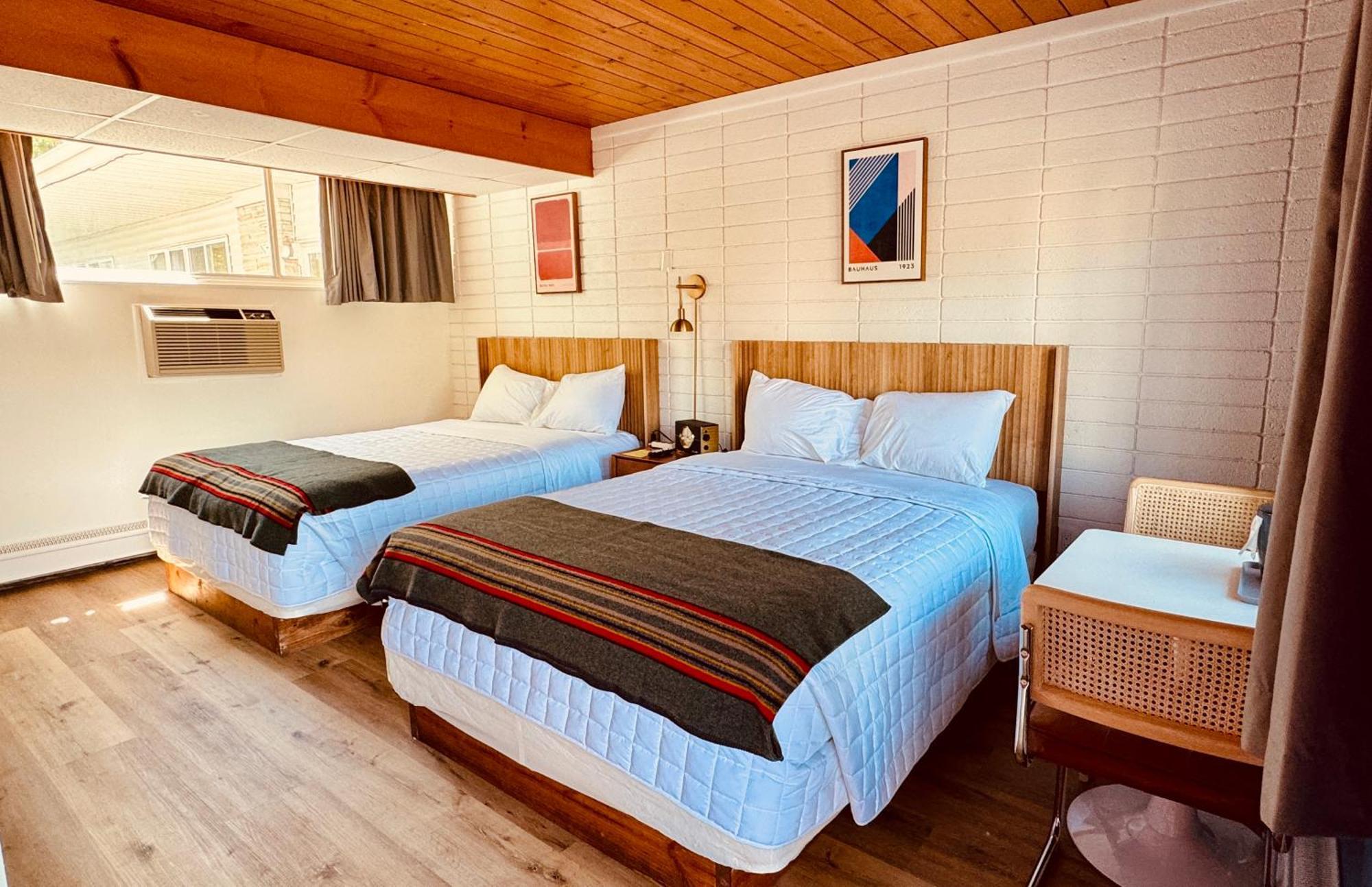 The Sierra Motel Травърс Сити Екстериор снимка